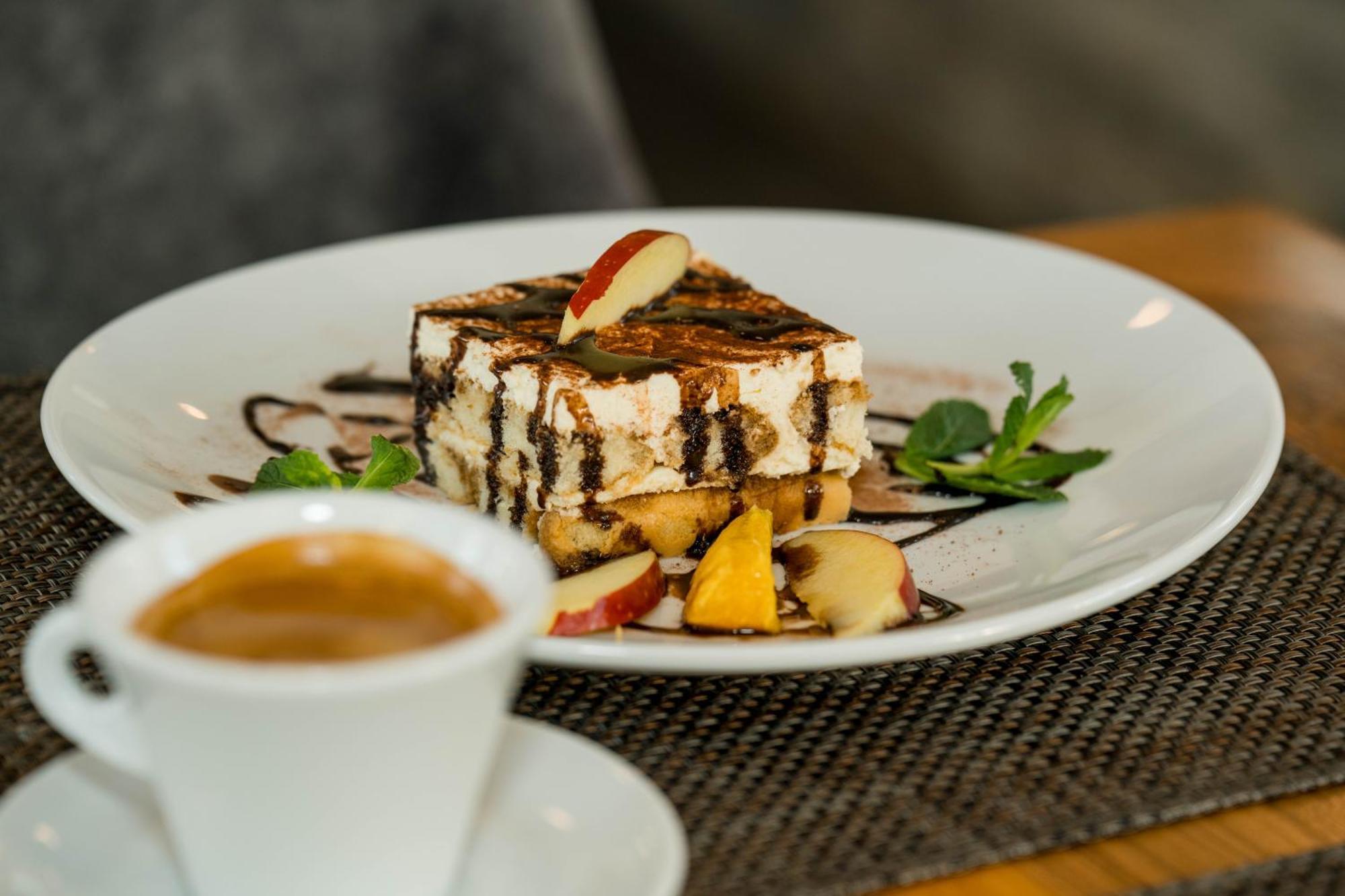 Roca Restaurant Und Hotel Bommersheim Екстер'єр фото