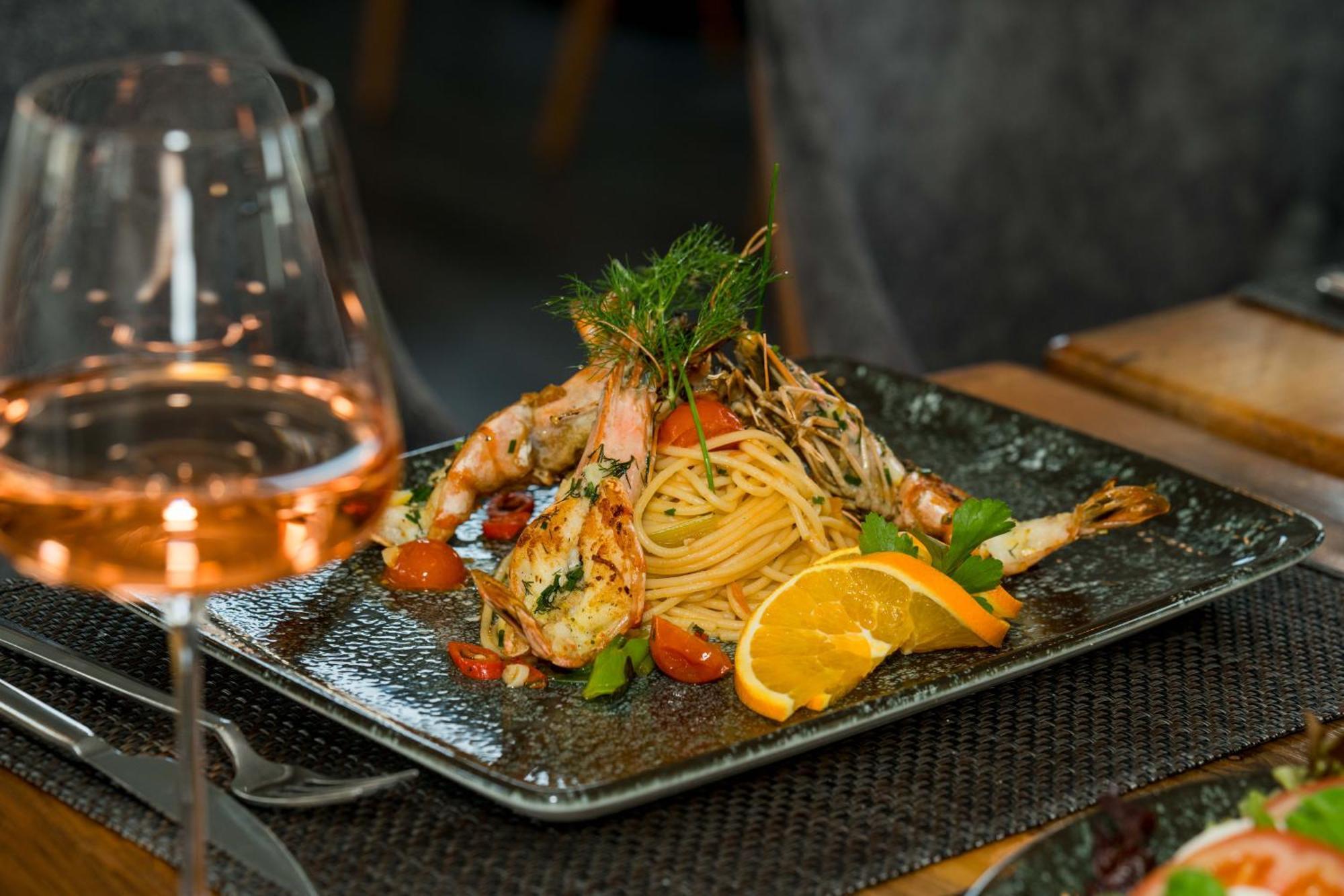 Roca Restaurant Und Hotel Bommersheim Екстер'єр фото