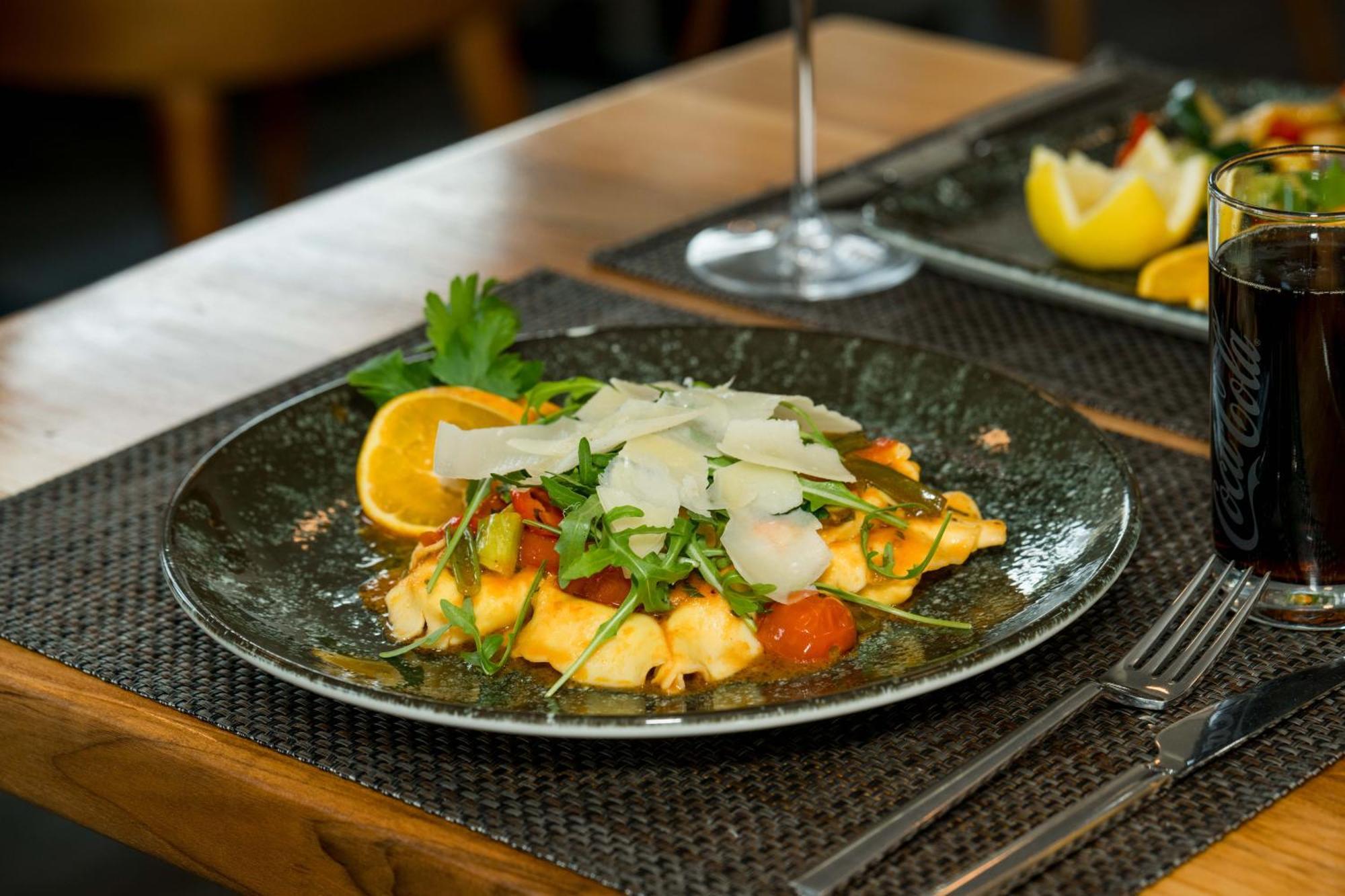 Roca Restaurant Und Hotel Bommersheim Екстер'єр фото