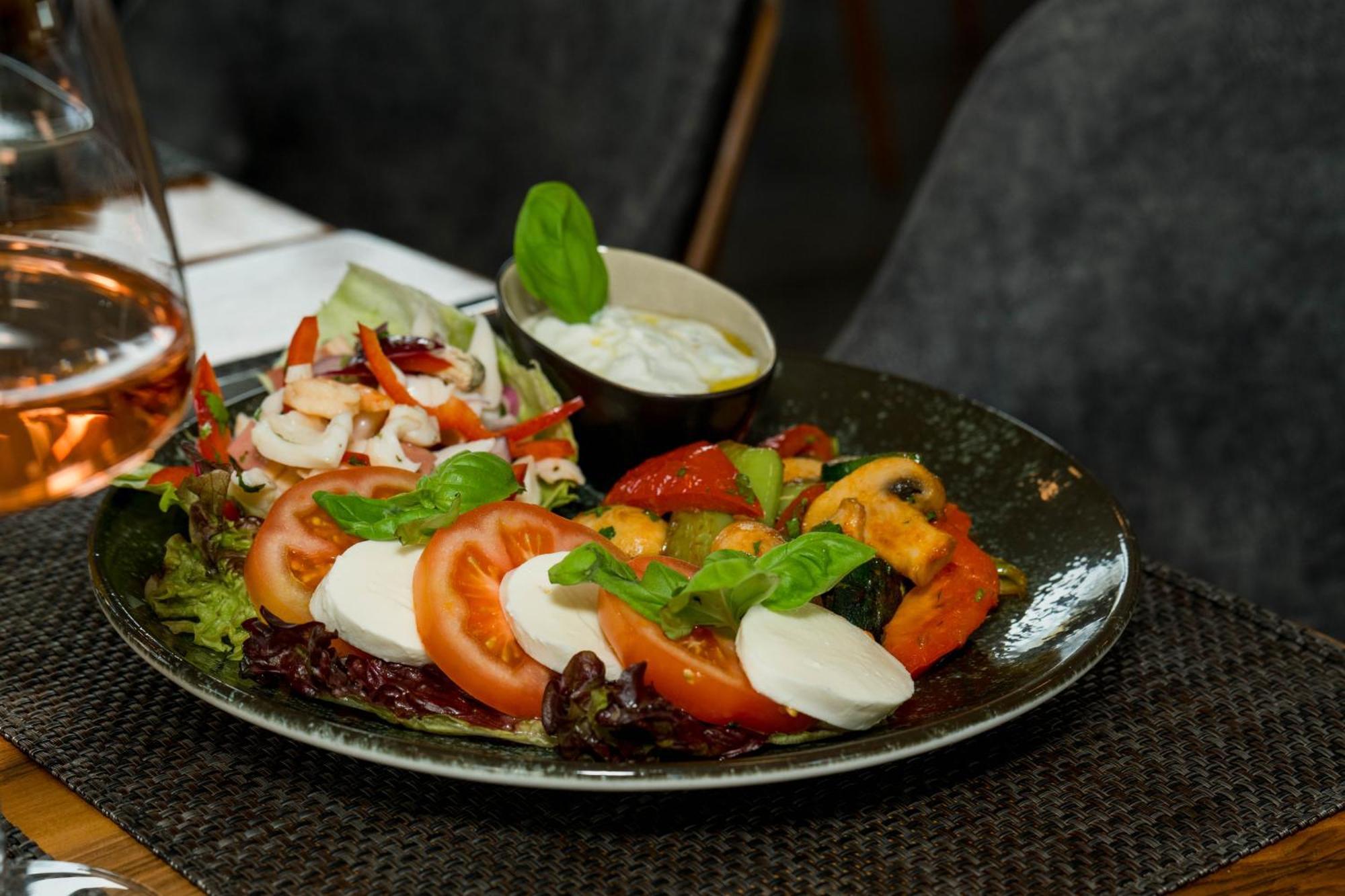 Roca Restaurant Und Hotel Bommersheim Екстер'єр фото