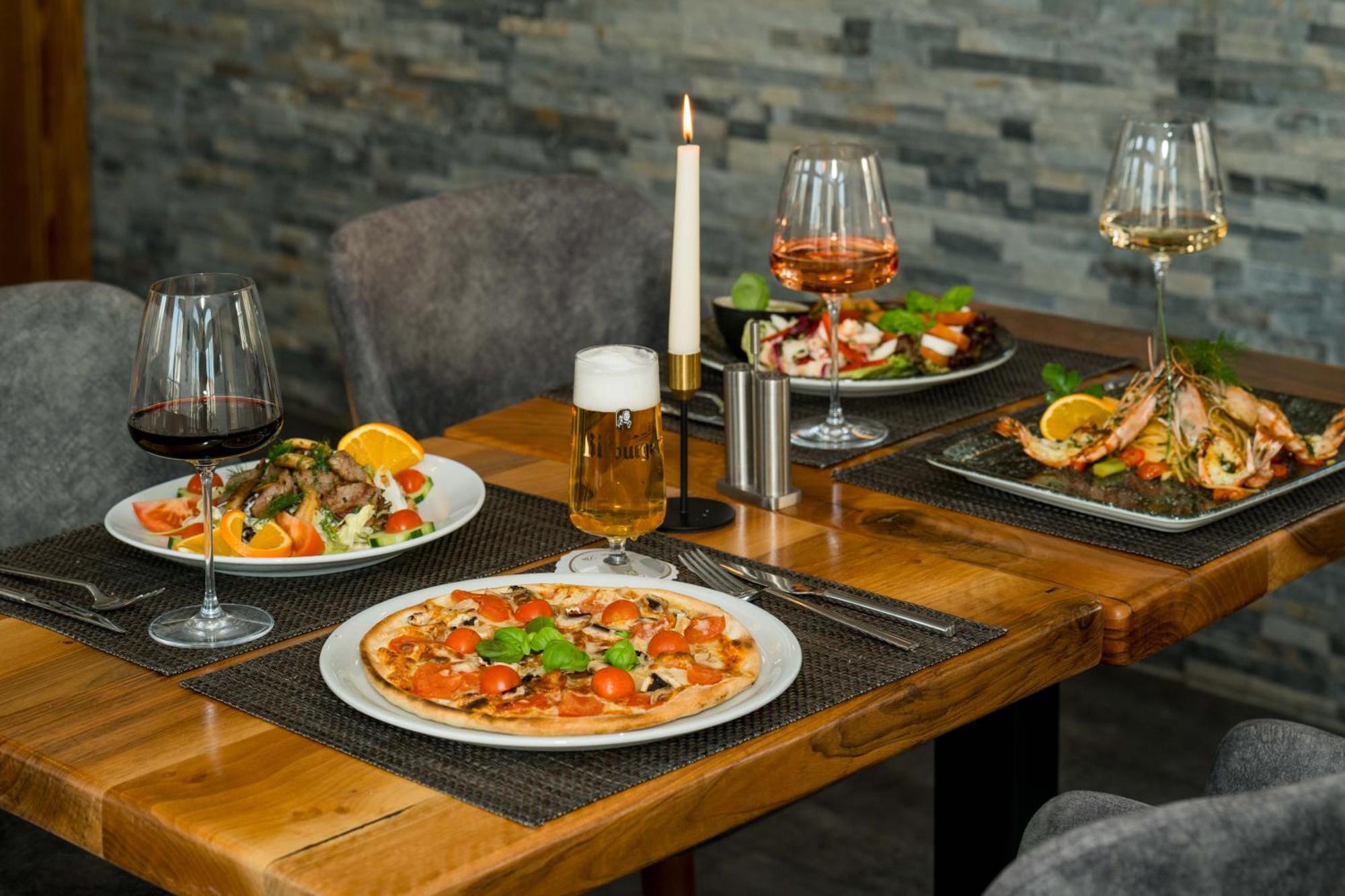 Roca Restaurant Und Hotel Bommersheim Екстер'єр фото
