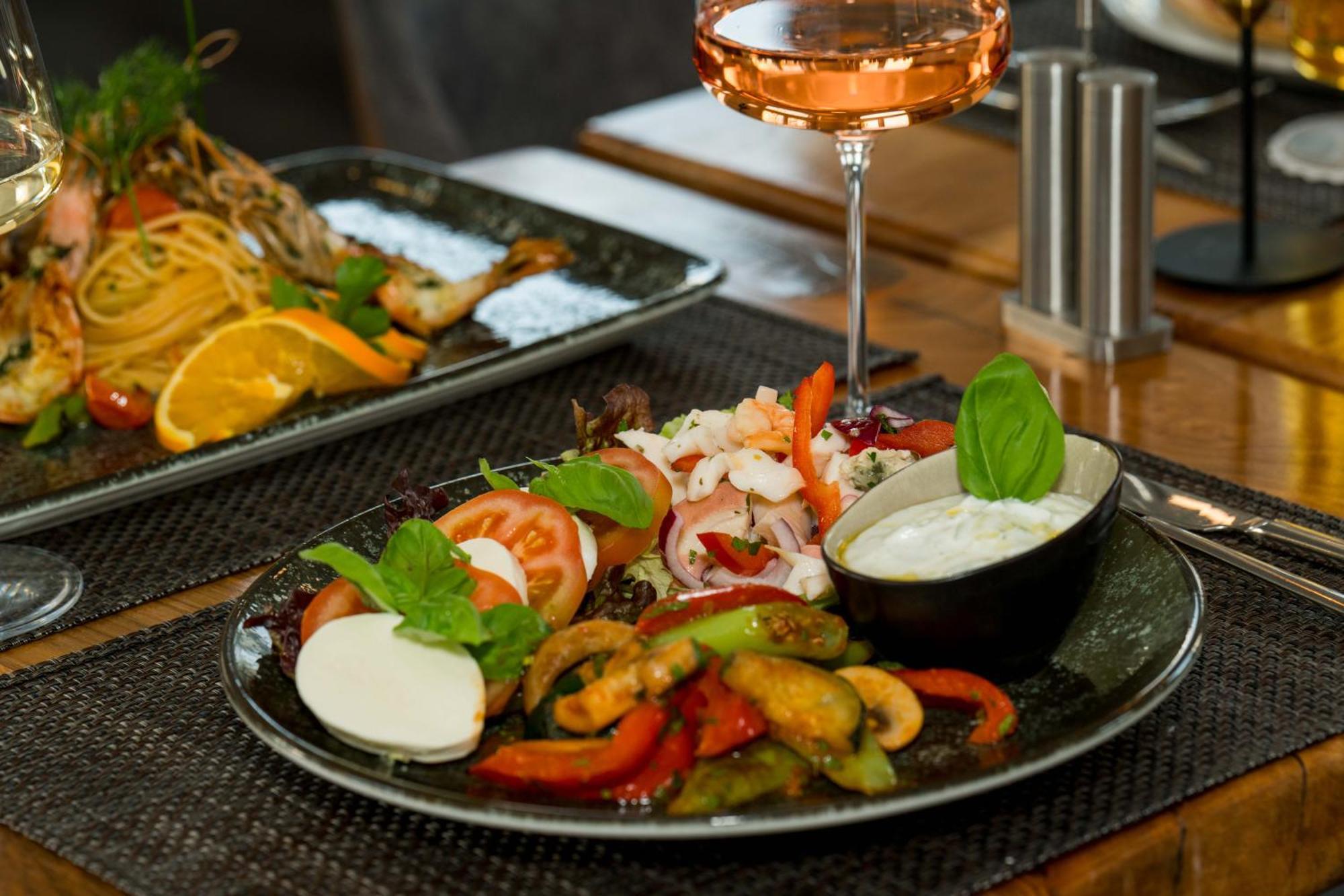 Roca Restaurant Und Hotel Bommersheim Екстер'єр фото