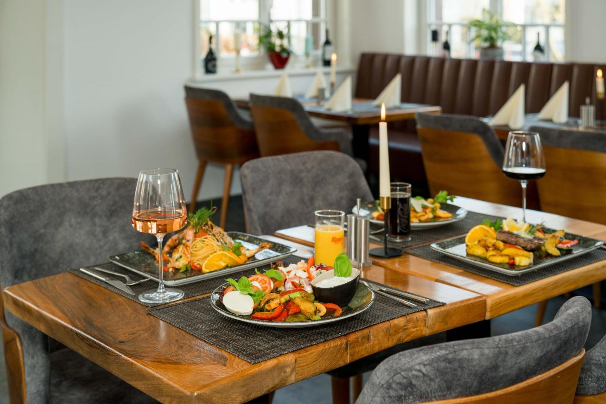 Roca Restaurant Und Hotel Bommersheim Екстер'єр фото
