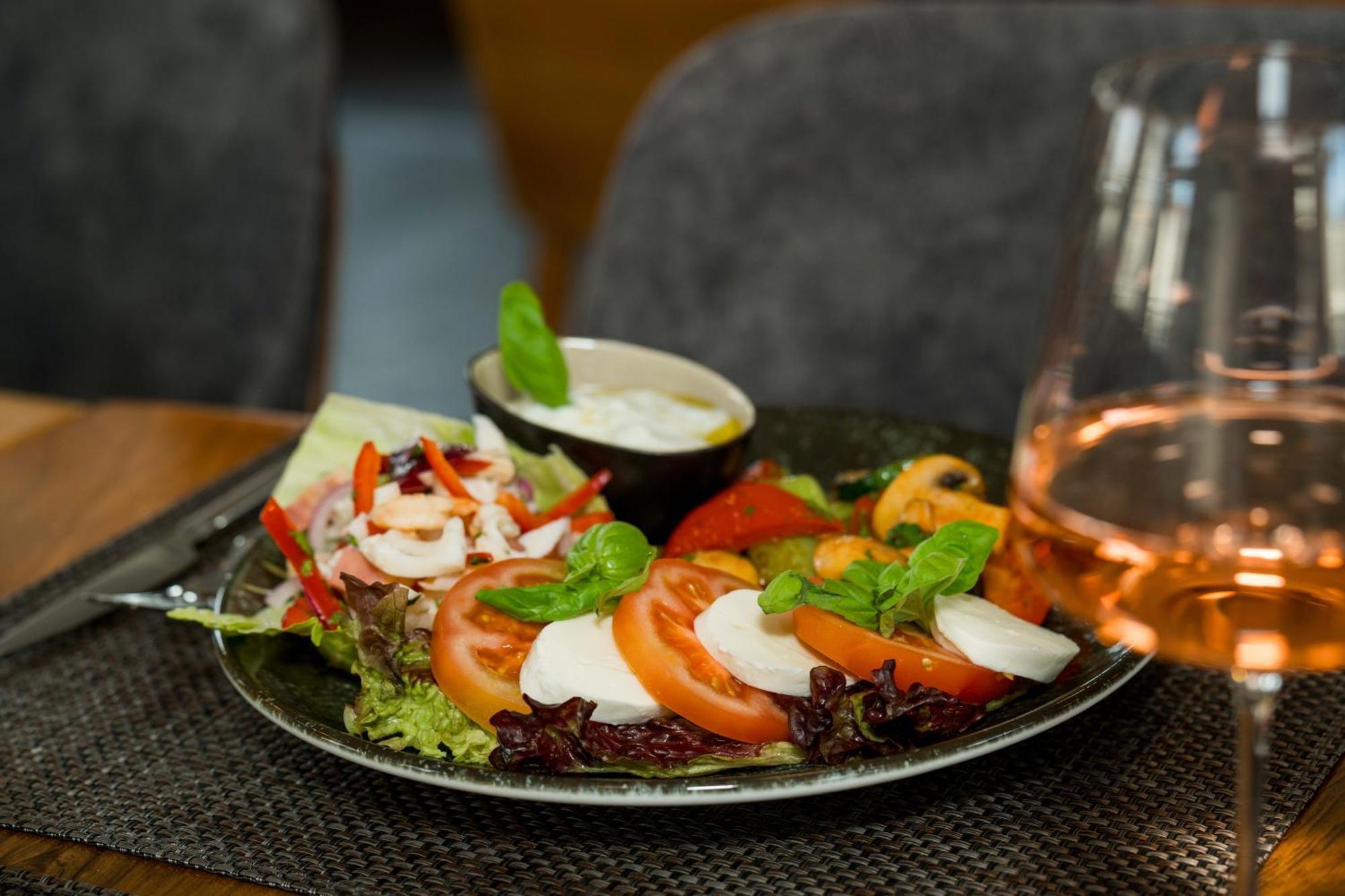 Roca Restaurant Und Hotel Bommersheim Екстер'єр фото