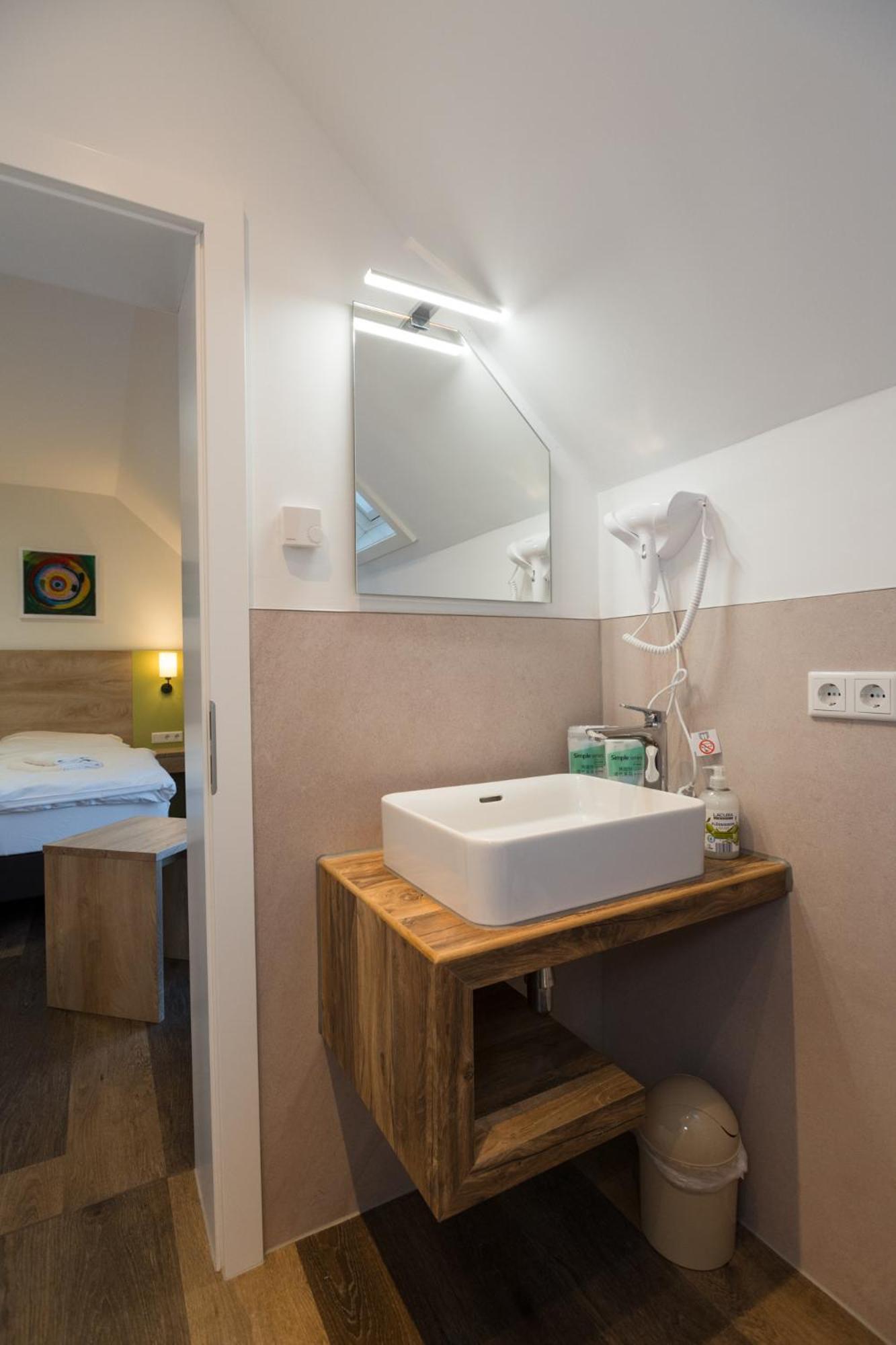 Roca Restaurant Und Hotel Bommersheim Екстер'єр фото