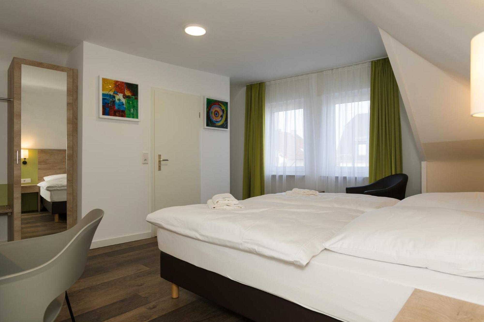 Roca Restaurant Und Hotel Bommersheim Екстер'єр фото