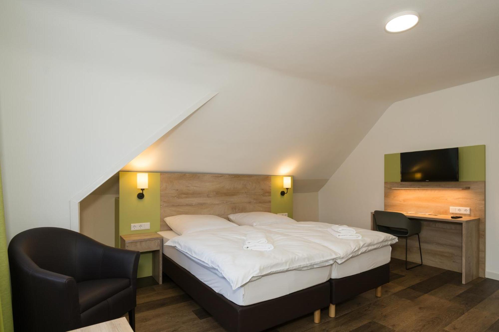 Roca Restaurant Und Hotel Bommersheim Екстер'єр фото