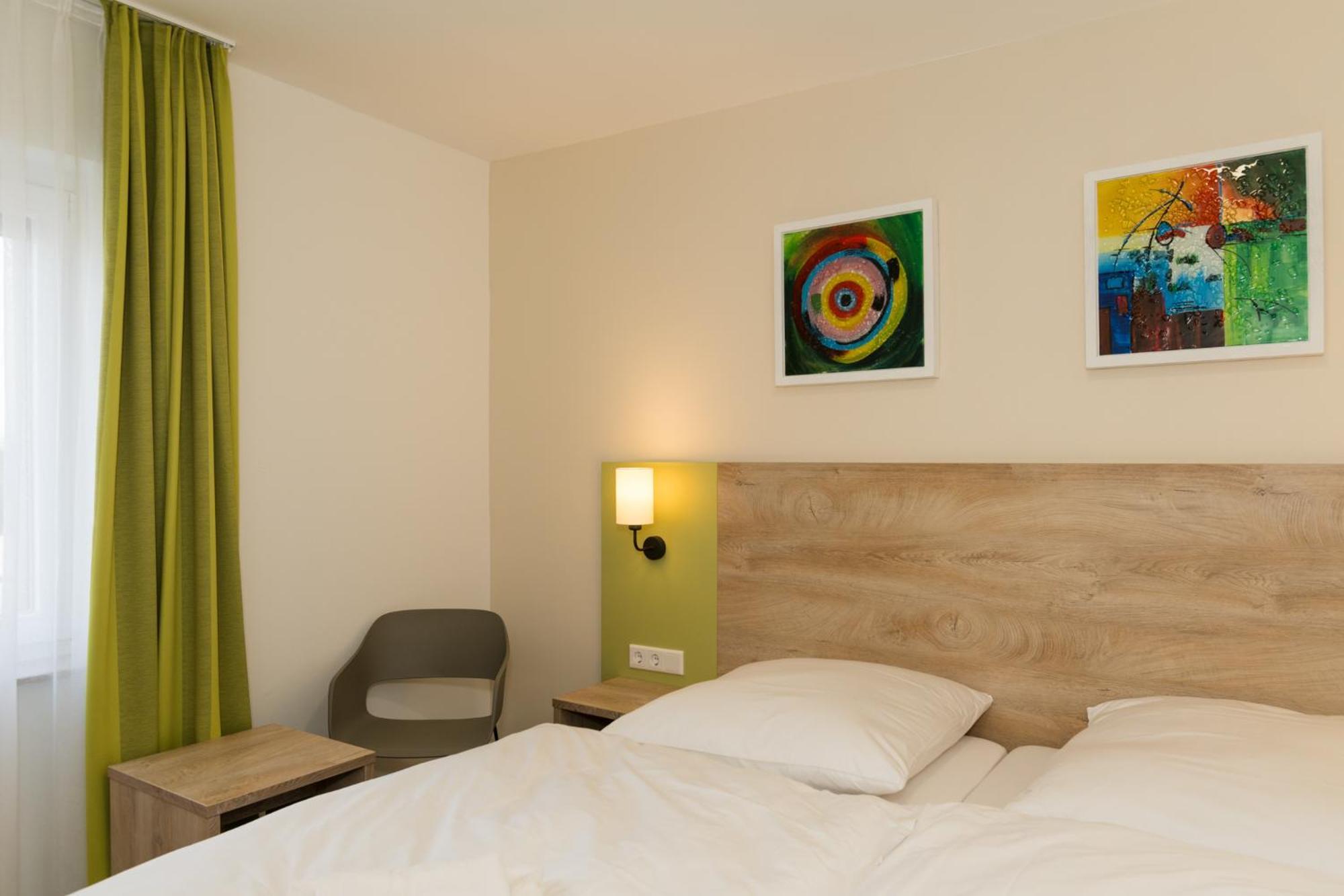 Roca Restaurant Und Hotel Bommersheim Екстер'єр фото