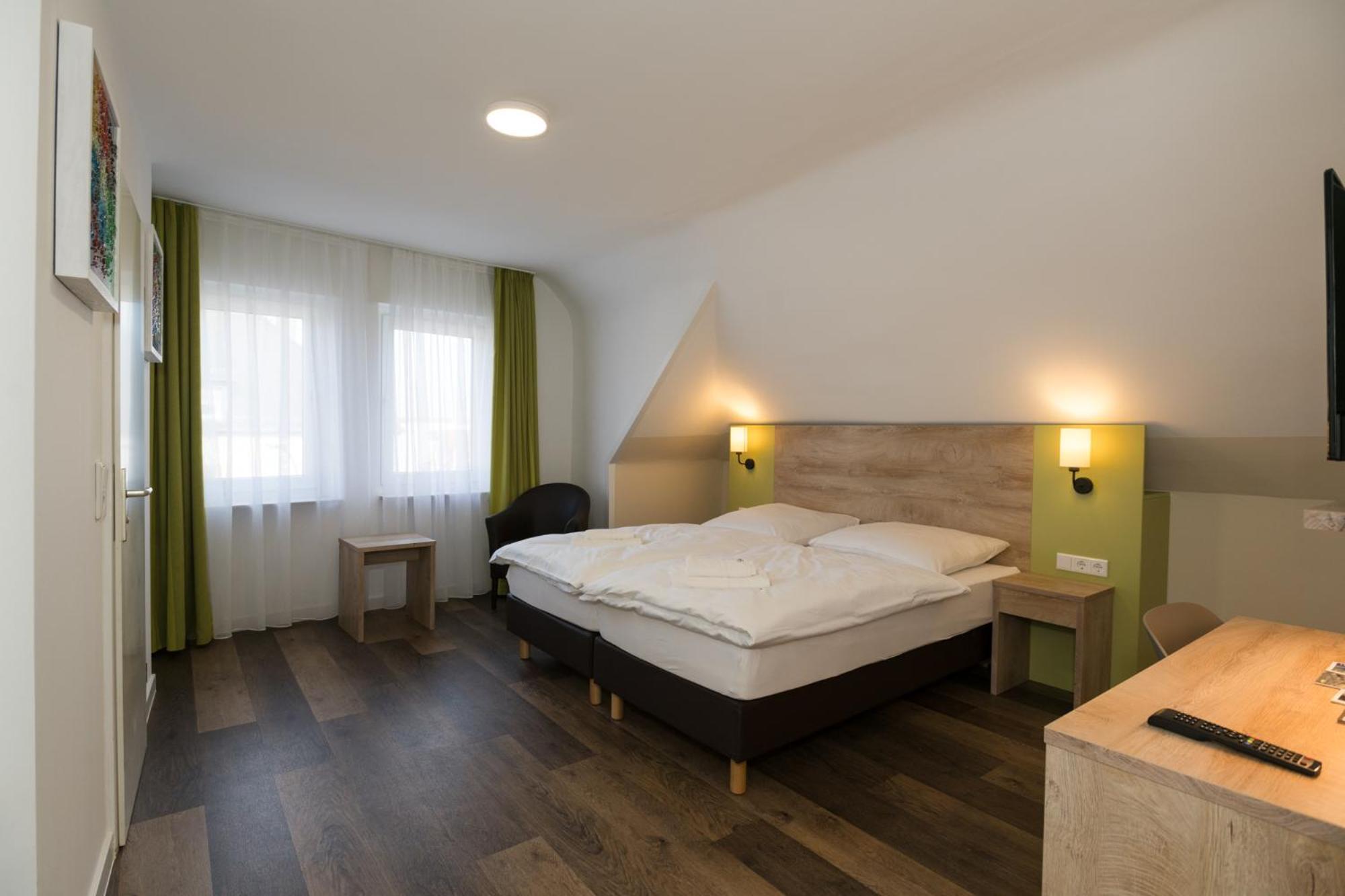Roca Restaurant Und Hotel Bommersheim Екстер'єр фото