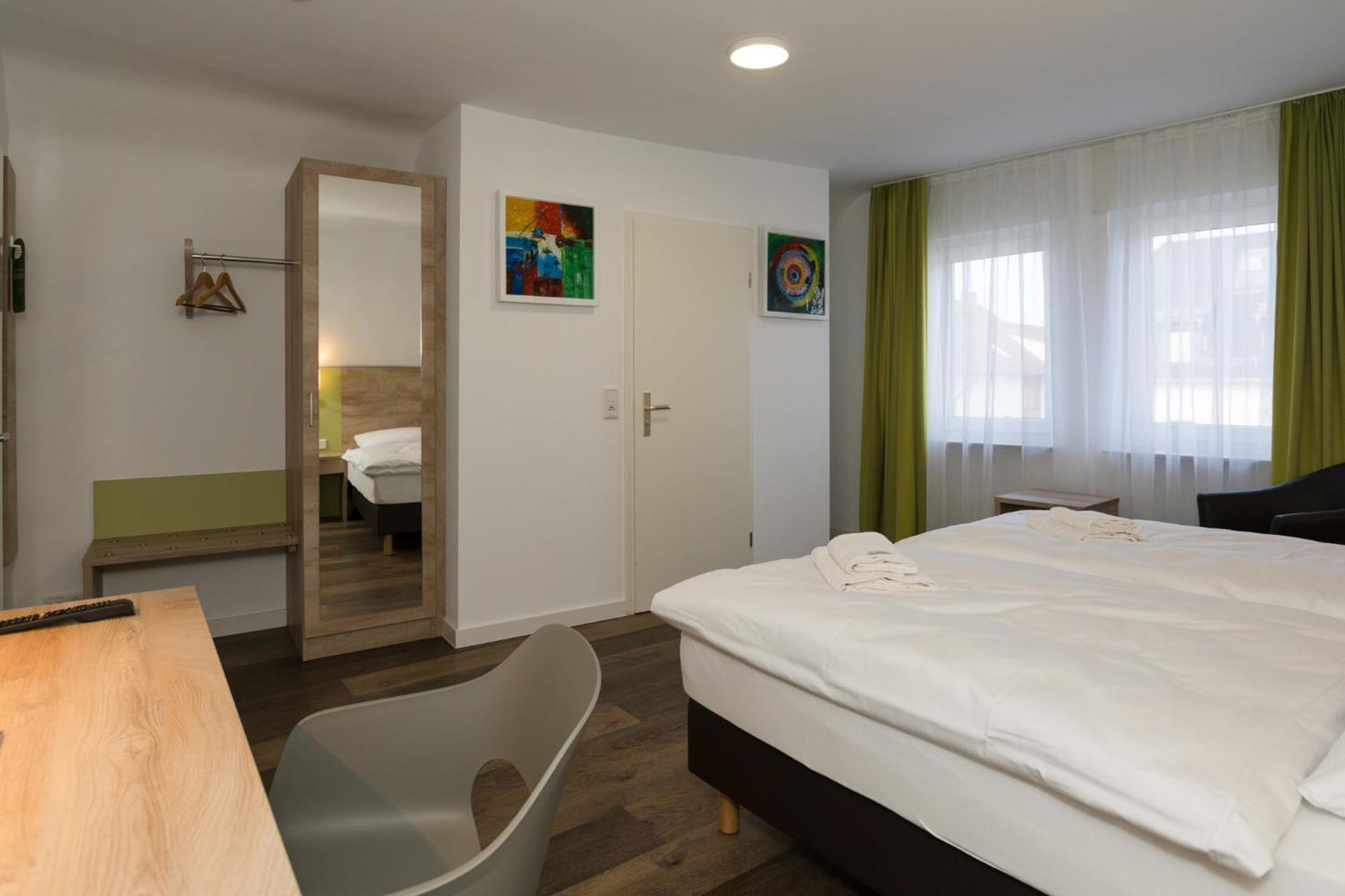 Roca Restaurant Und Hotel Bommersheim Екстер'єр фото