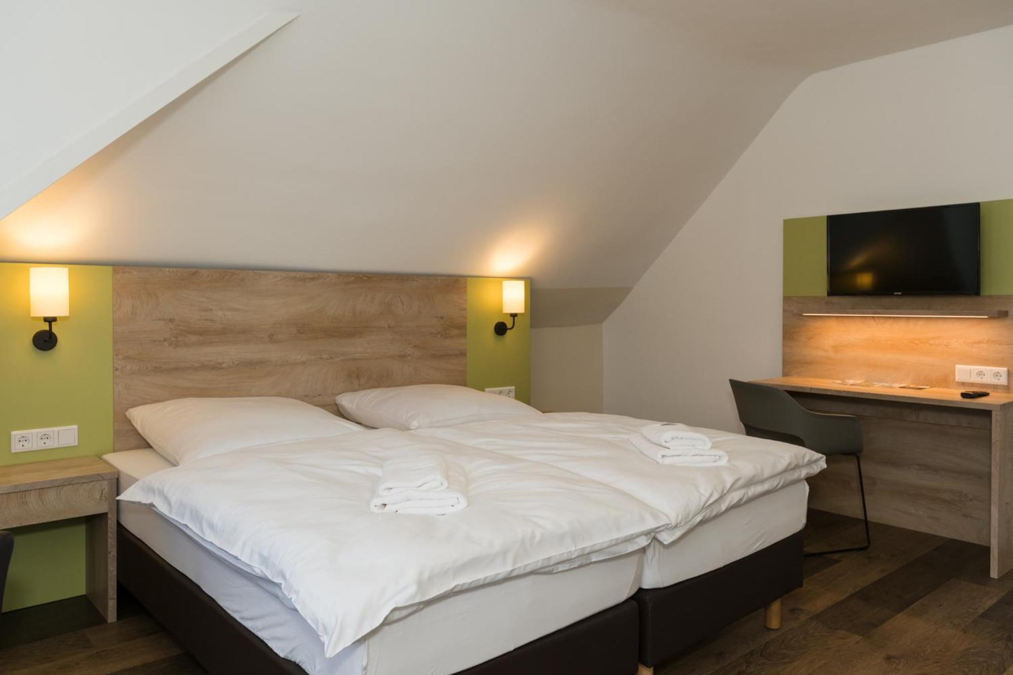 Roca Restaurant Und Hotel Bommersheim Екстер'єр фото