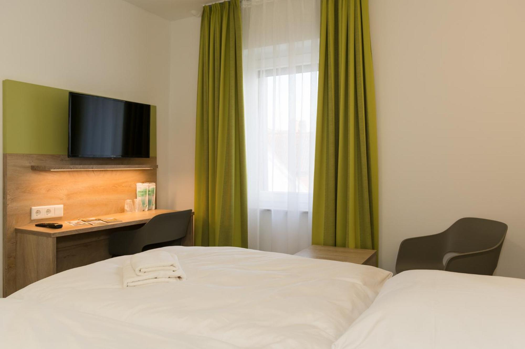 Roca Restaurant Und Hotel Bommersheim Екстер'єр фото