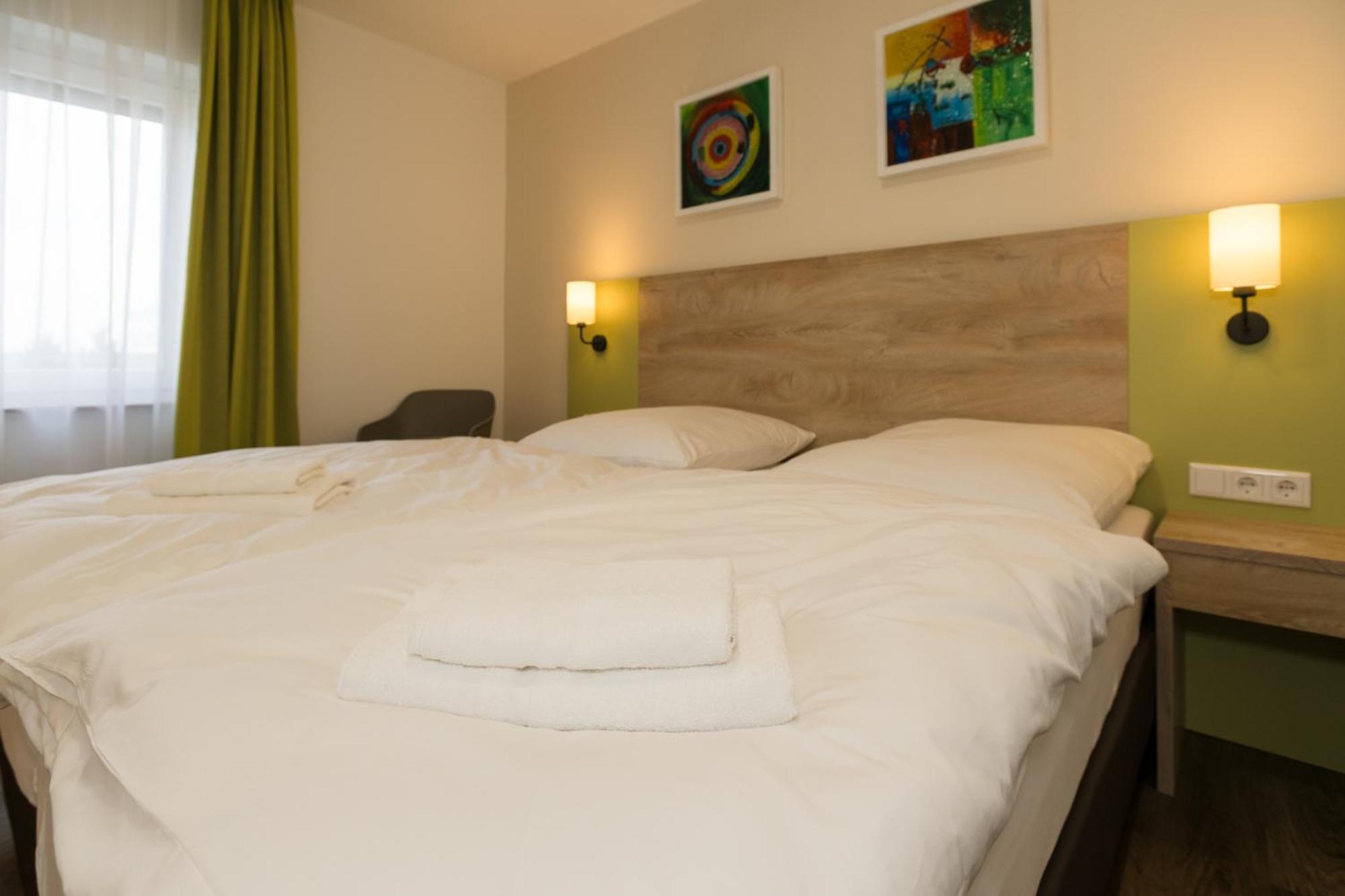 Roca Restaurant Und Hotel Bommersheim Екстер'єр фото