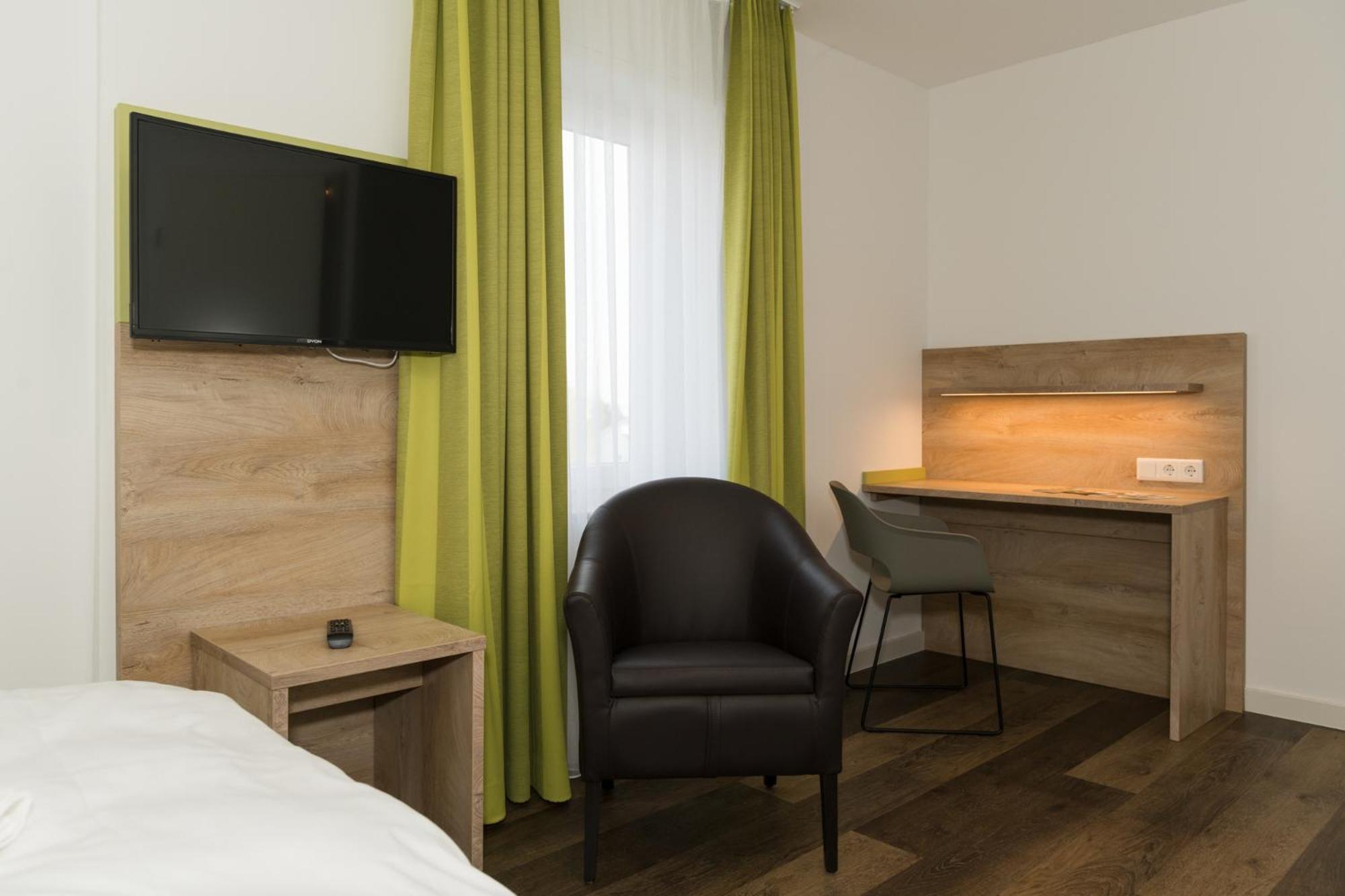 Roca Restaurant Und Hotel Bommersheim Екстер'єр фото