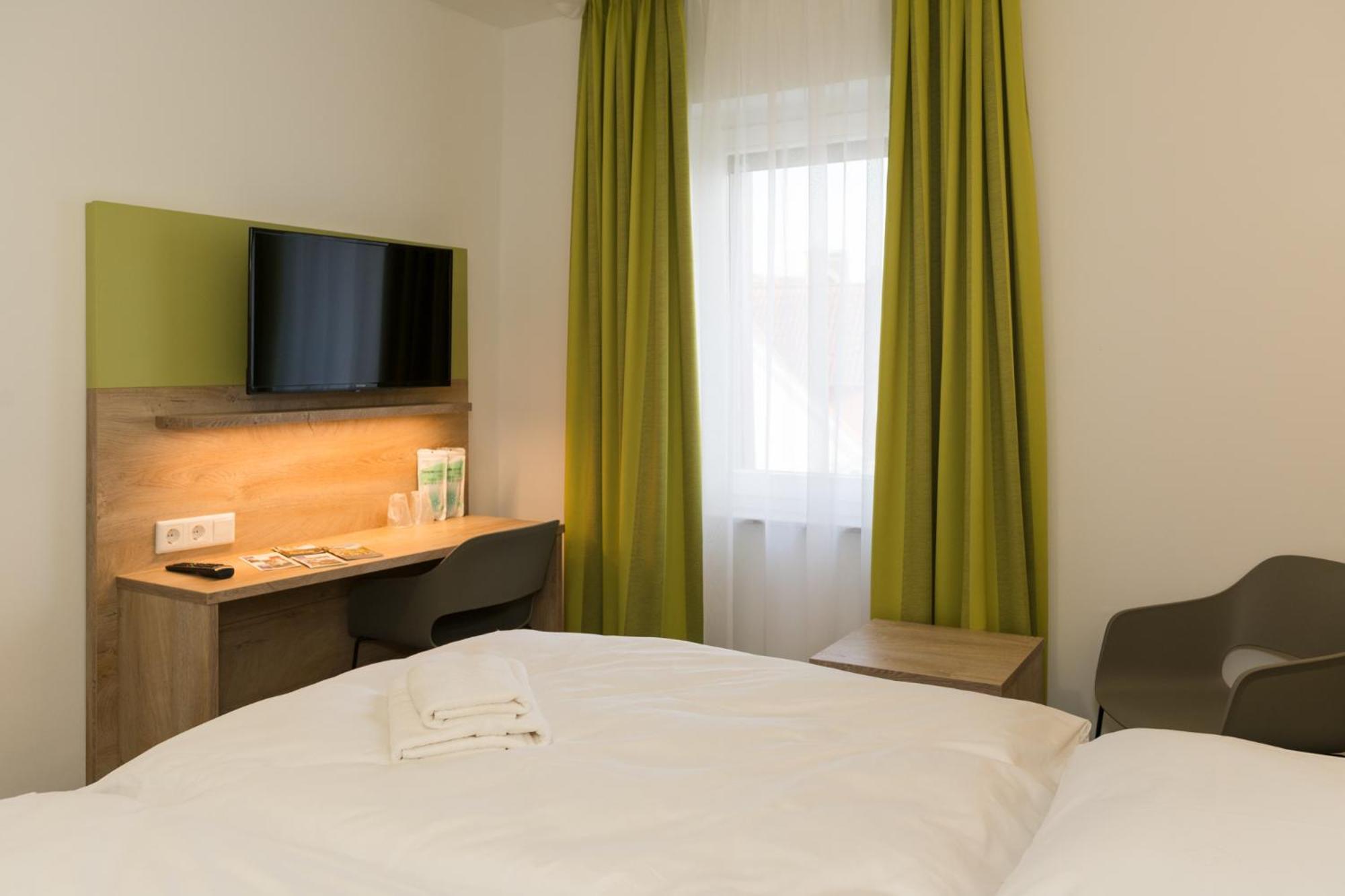 Roca Restaurant Und Hotel Bommersheim Екстер'єр фото