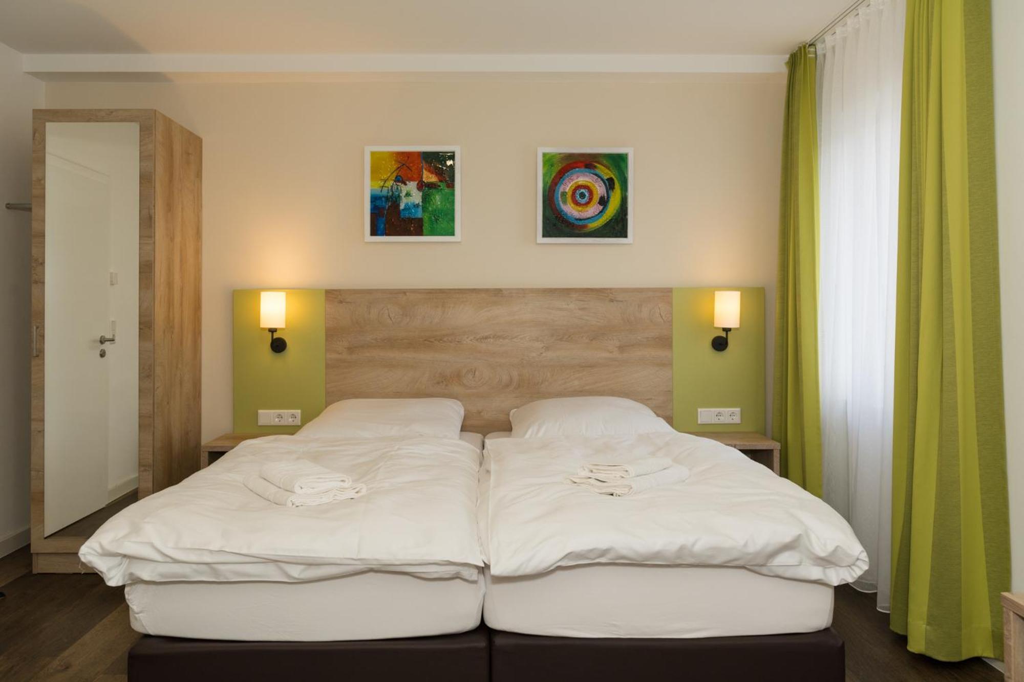 Roca Restaurant Und Hotel Bommersheim Екстер'єр фото