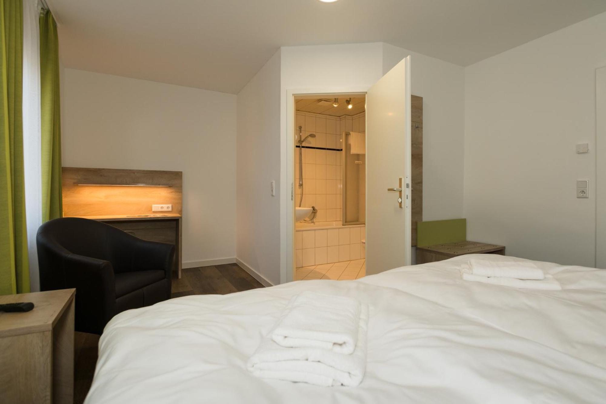 Roca Restaurant Und Hotel Bommersheim Екстер'єр фото