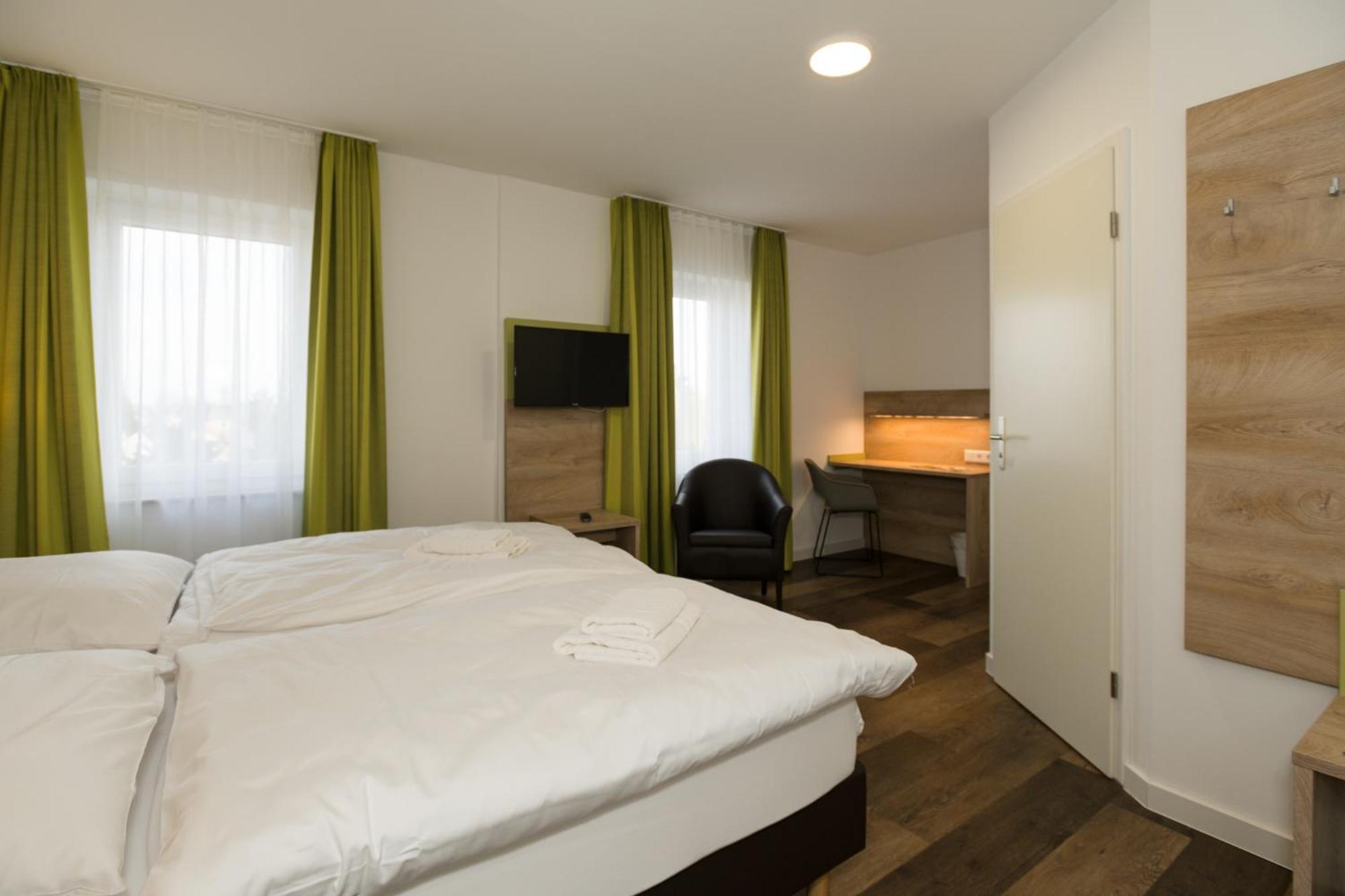 Roca Restaurant Und Hotel Bommersheim Екстер'єр фото