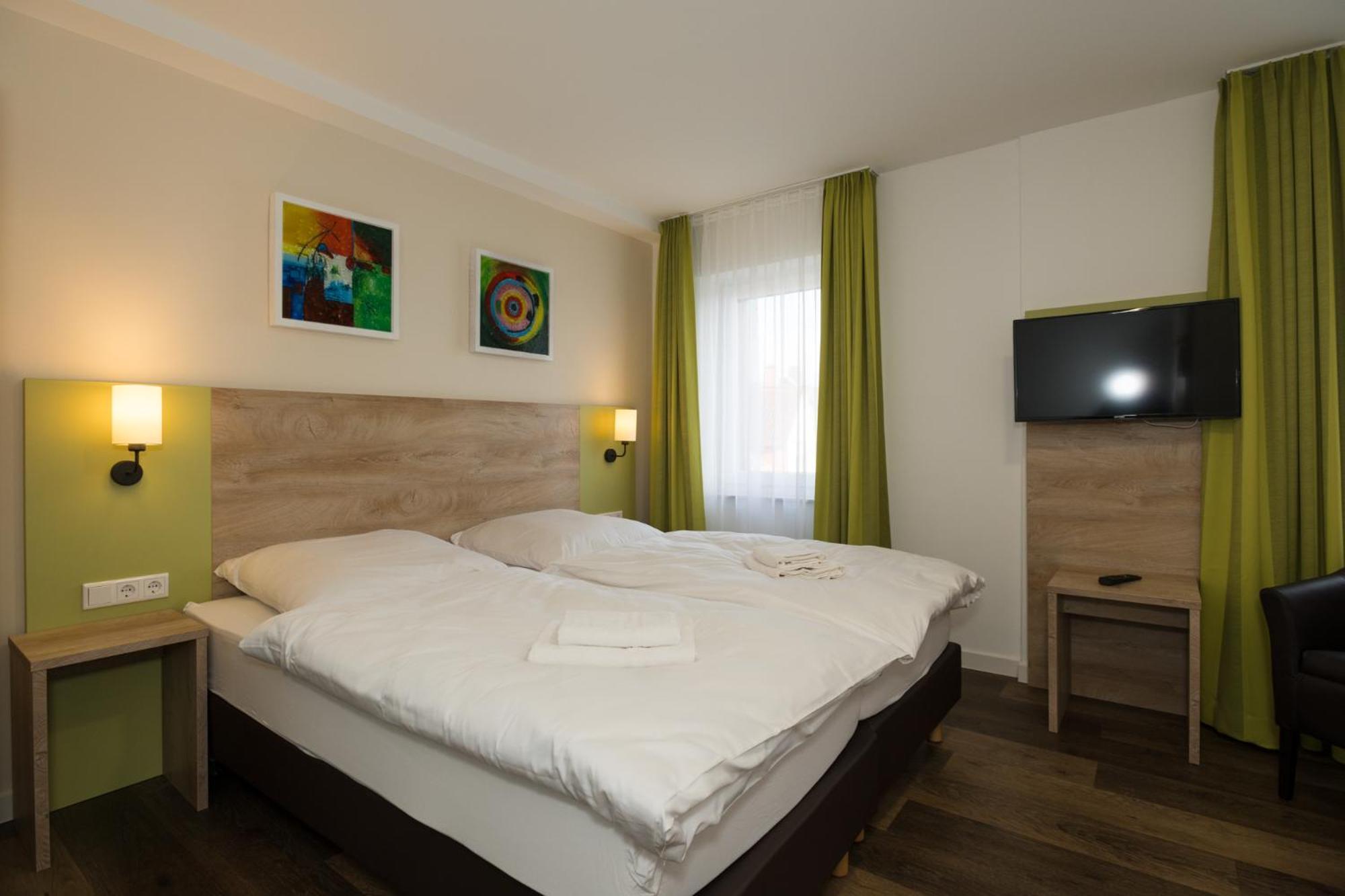 Roca Restaurant Und Hotel Bommersheim Екстер'єр фото